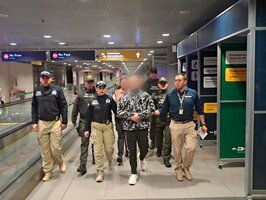 Migración Colombia entrega a presunto asesino del padre Darío Valencia Uribe a las autoridades competentes