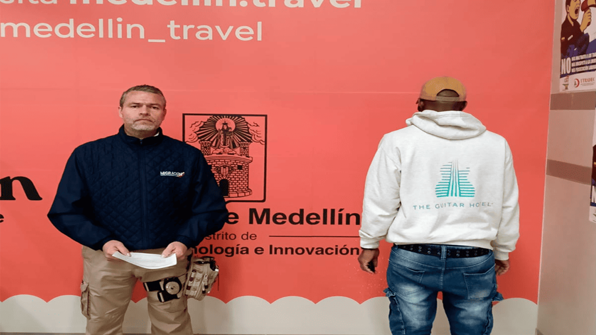Un ciudadano extranjero que arribó en un vuelo procedente de Miami, Estados Unidos fue inadmitido tras detectarse indicios de turismo con fines de explotación sexual