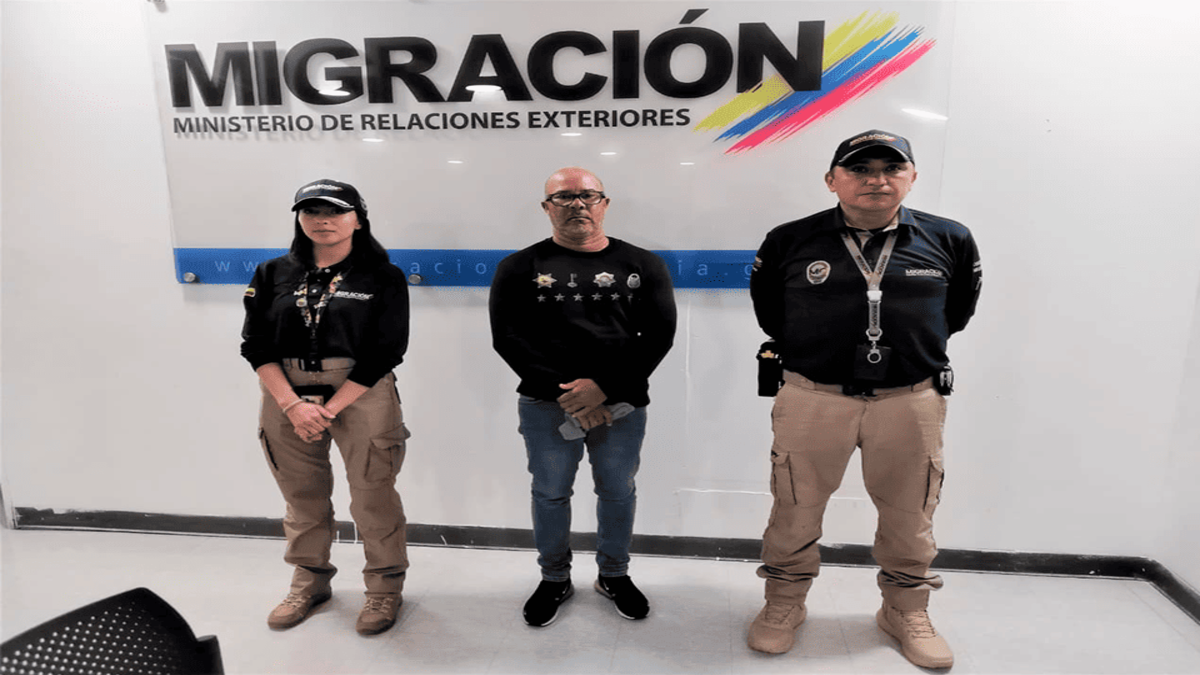 Hombre detenido por Migración Colombia en el aeropuerto el Dorado