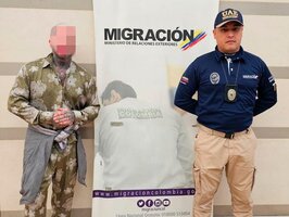 Migración Colombia expulsa a ciudadano estadounidense detenido en el aeropuerto José María Córdova
