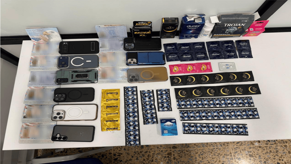 Objetos incautados como celulares y preservativos  perseverativos 