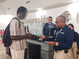 Expulsado extranjero estadounidense con historial delictivo en Cartagena