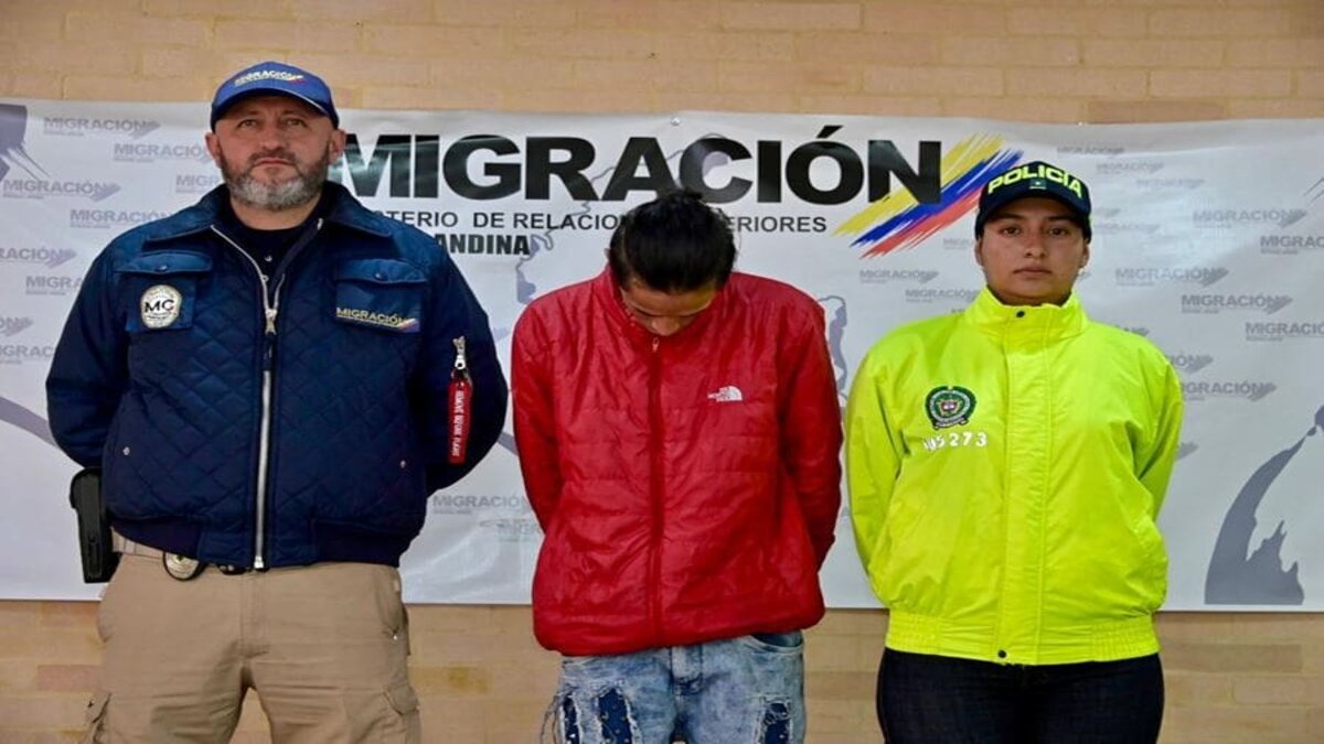 Extranjero condenado por hurto en Bogotá junto a oficial de Migración y una oficial de policía 