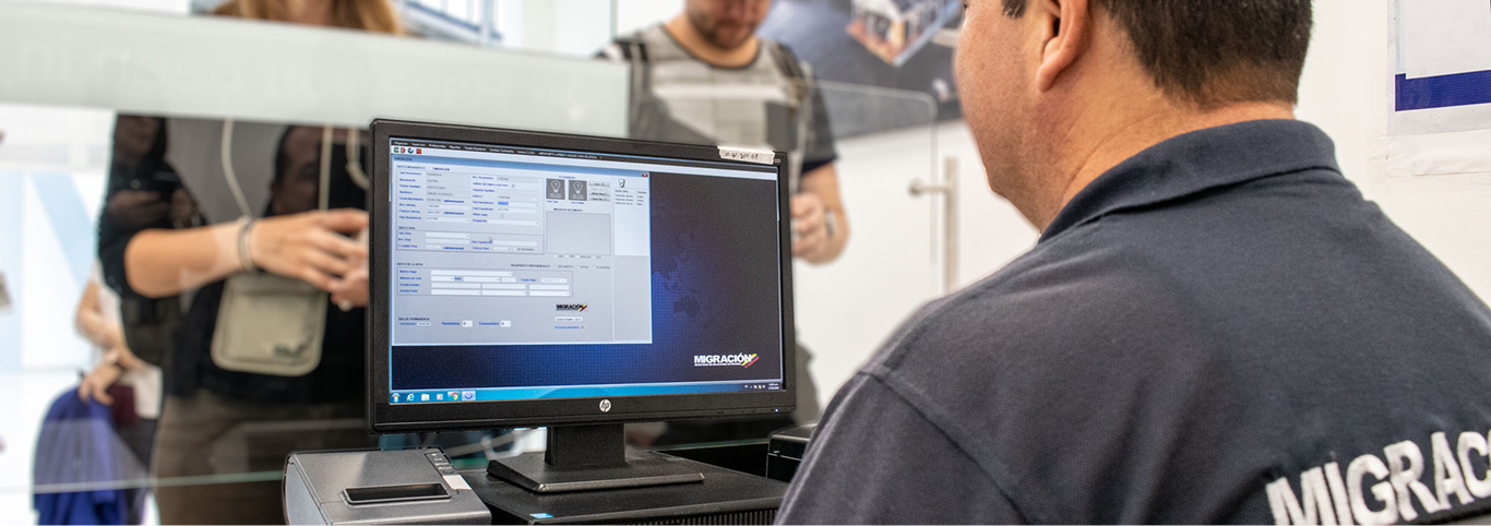 Personal de Migración Colombia